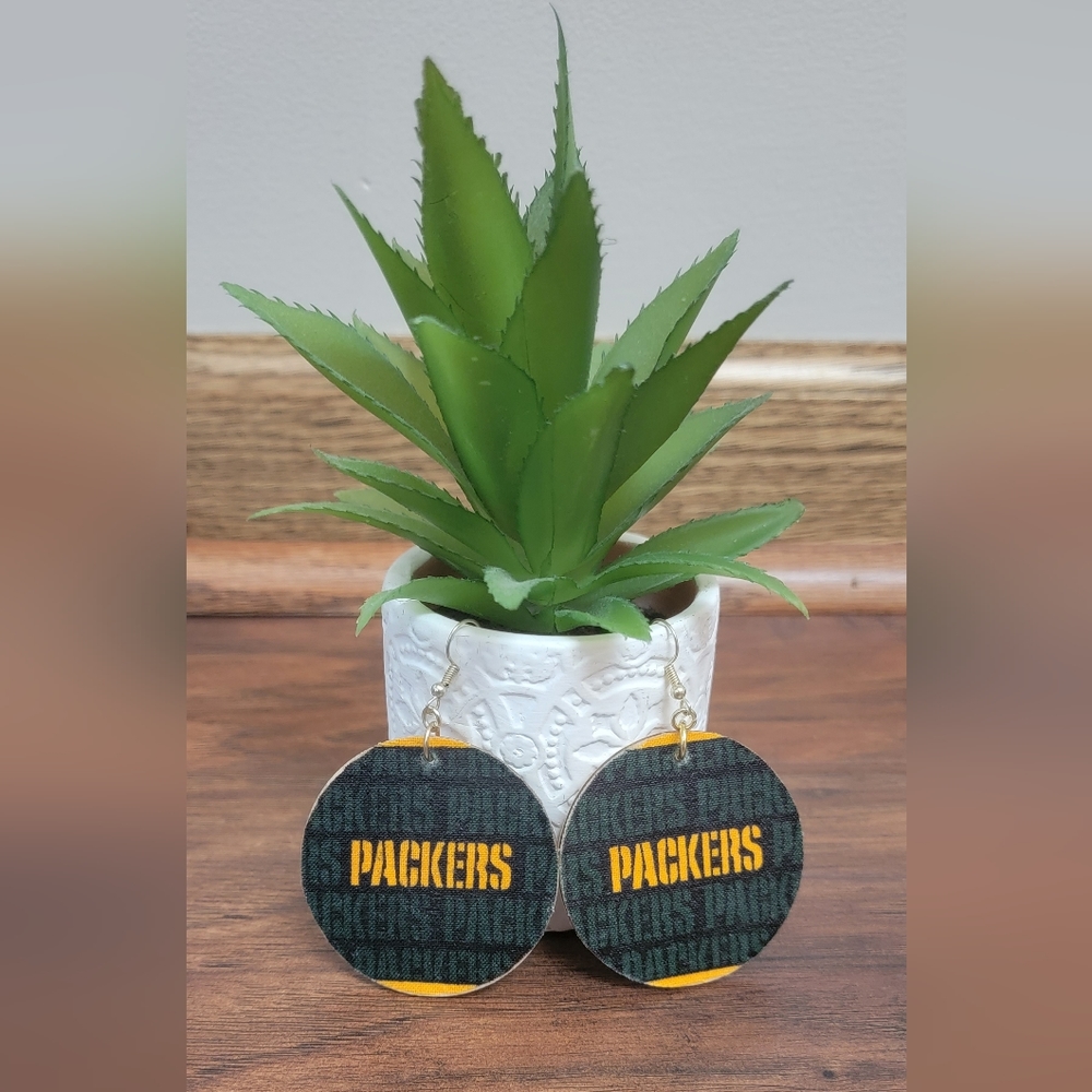 Green Bay Packers NFL Football Wood Circle Lightweight New Boutique Earrings